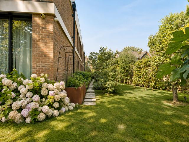 Flat for rent in Brondesbury, Greater London