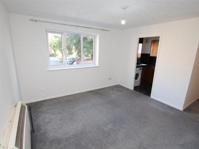 Studio for rent in Fleet Estate, Monks Orchard