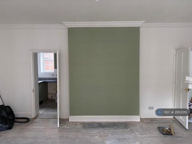 Studio for rent in New Town, Alverton