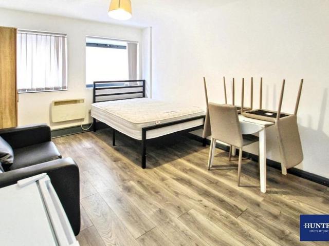 Studio for rent in West Yorkshire