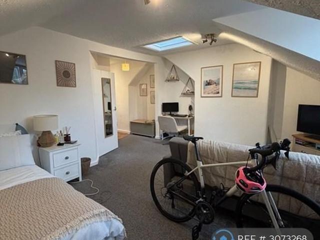Studio for rent in London Borough of Richmond upon Thames, Greater London