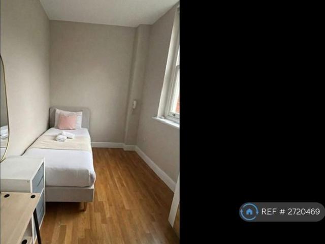 Flat for rent in South Hampstead, Greater London