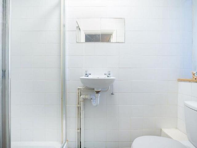 Studio for rent in Finchley, Isle Of Man