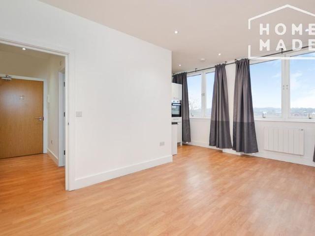 Studio for rent in Elstree and Borehamwood, Borehamwood