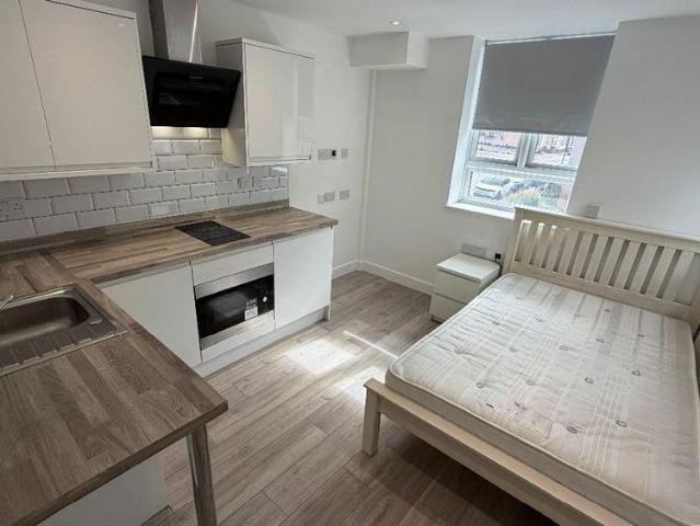 Studio for rent in Hillfields, West Midlands
