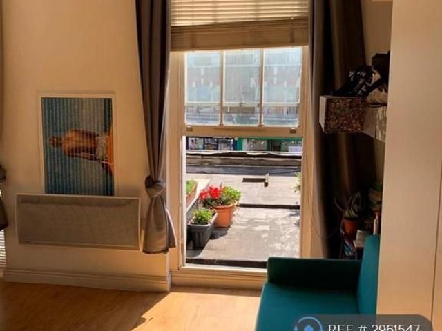 Studio for rent in Chalk Farm, Greater London