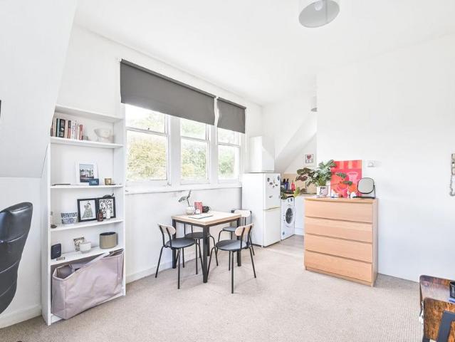 Flat for rent in South Hampstead, Greater London
