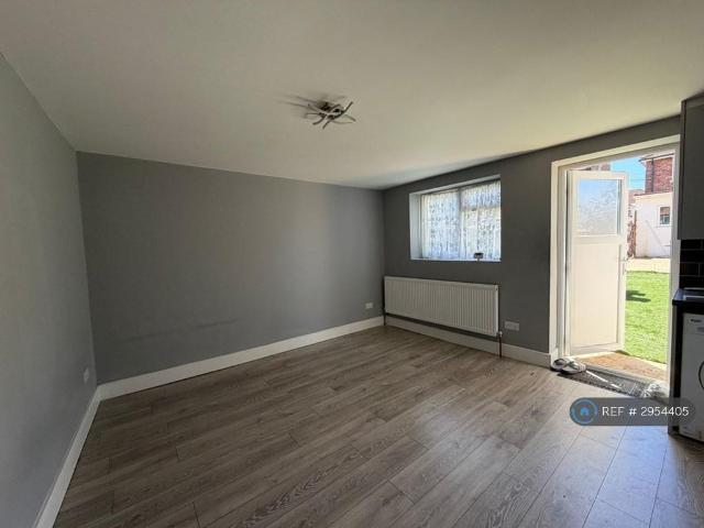 Flat for rent in Yeading, Greater London