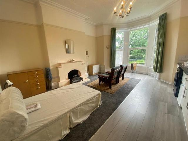 Studio for rent in Highfields, Huddersfield