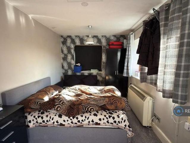 Studio for rent in Yiewsley, Greater London