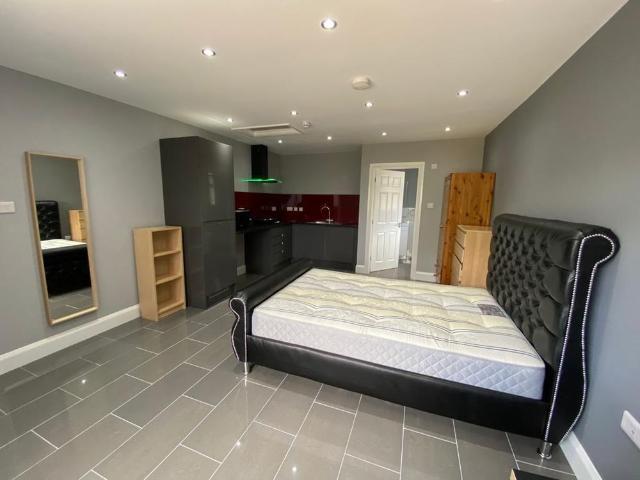 Studio for rent in Canley, West Midlands