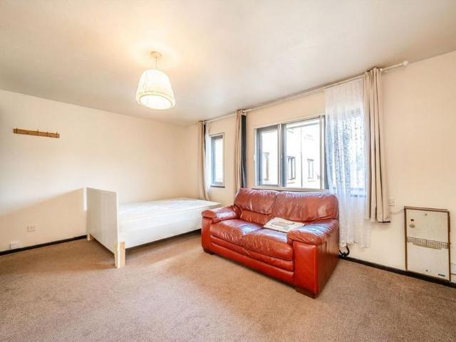 Studio for rent in London Borough of Hounslow, Spring Grove