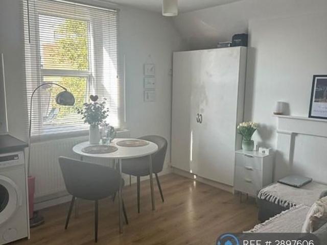 Studio for rent in London Borough of Lambeth, Greater London
