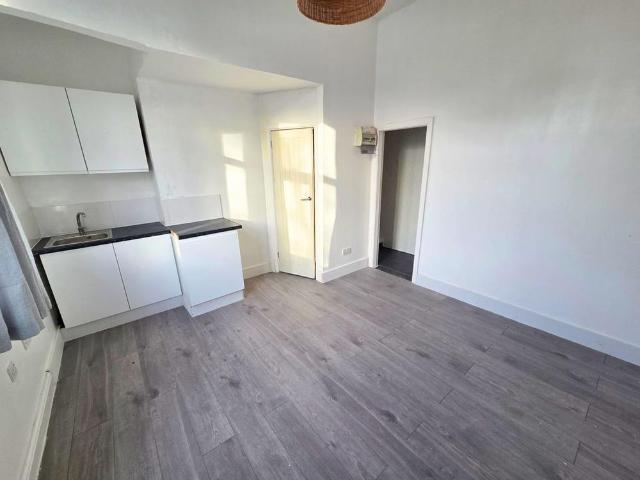 Studio for rent in South Bank, Redcar And Cleveland