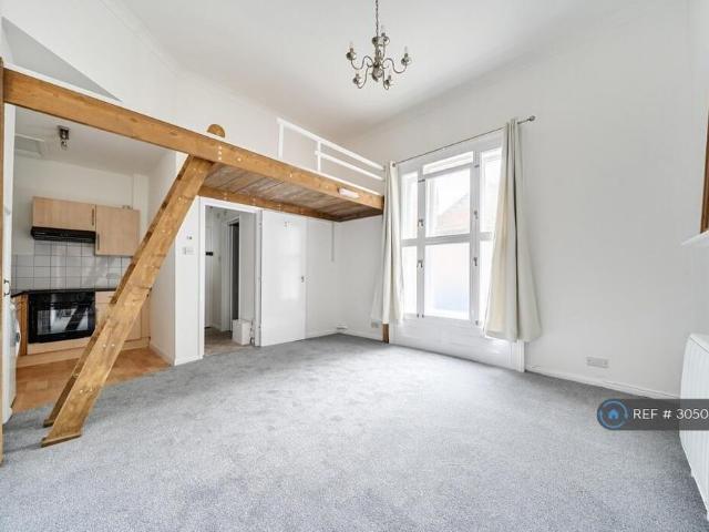 Studio for rent in St James, Sandown Park