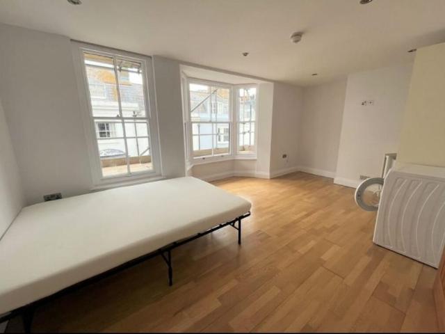 Studio for rent in Kemptown, Brighton & Hove