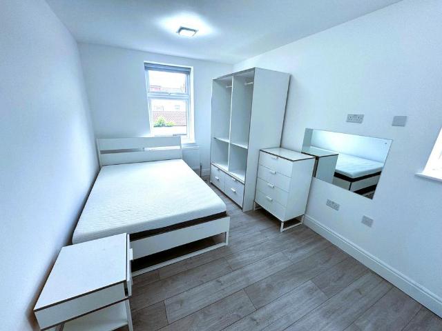 Flat for rent in Seven Kings, Greater London