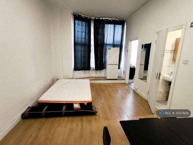 Studio for rent in London Borough of Ealing, Greater London