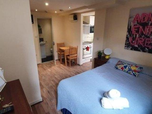 Flat for rent in Maida Hill, Greater London