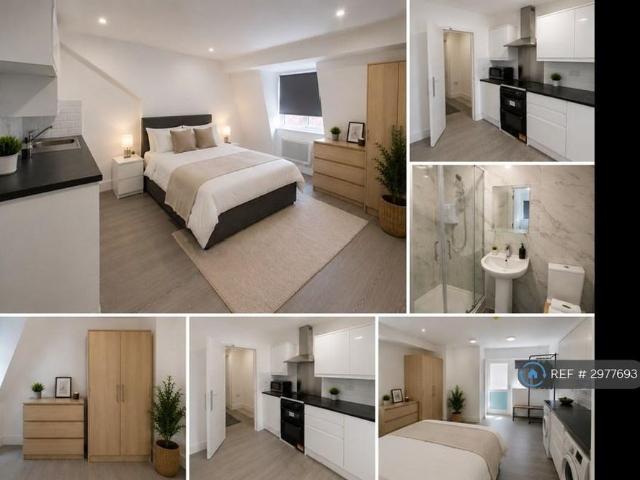Studio for rent in Summerstown, Greater London