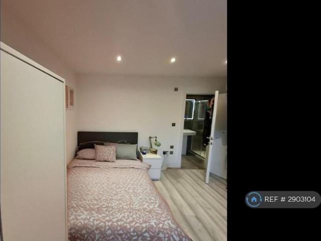 Studio for rent in Gants Hill, Greater London