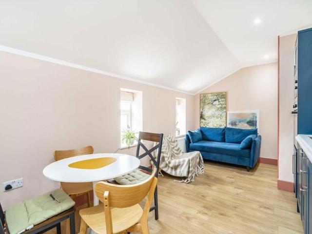 Studio for rent in London Borough of Ealing, Greater London