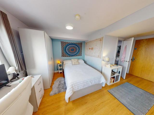 Flat for rent in Calderstones
