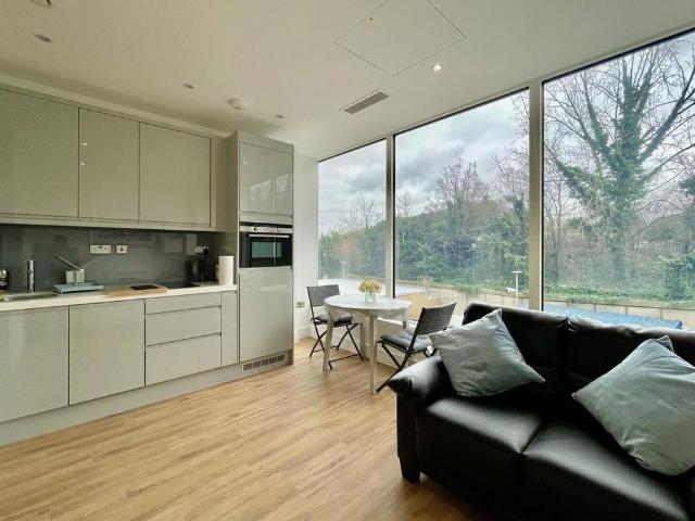 Studio for rent in London Borough of Ealing, Park Royal