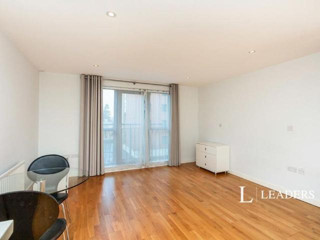 Studio for rent in Horsell, Woking