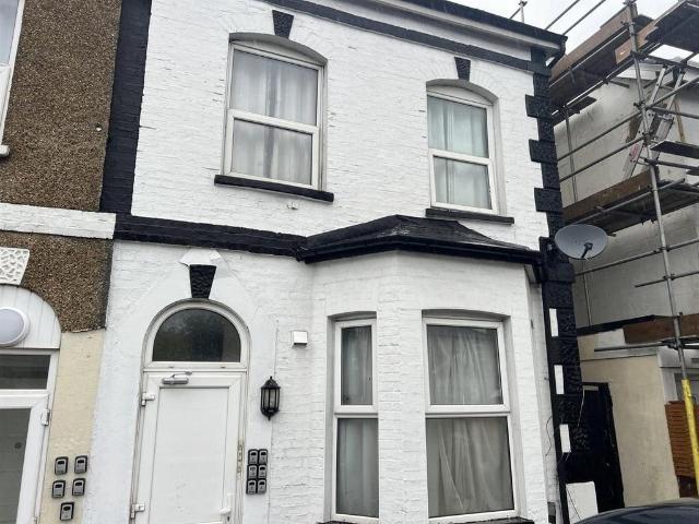 Flat for rent in London Borough of Croydon, Thornton Heath