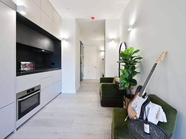 Studio for rent in Westminster, Victoria