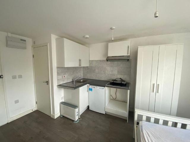 Studio for rent in London Borough of Ealing, Greater London