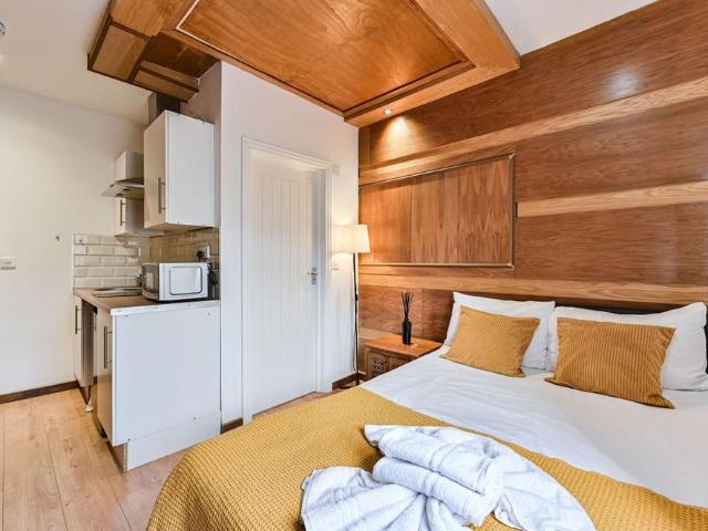 Studio for rent in Earl's Court, Greater London