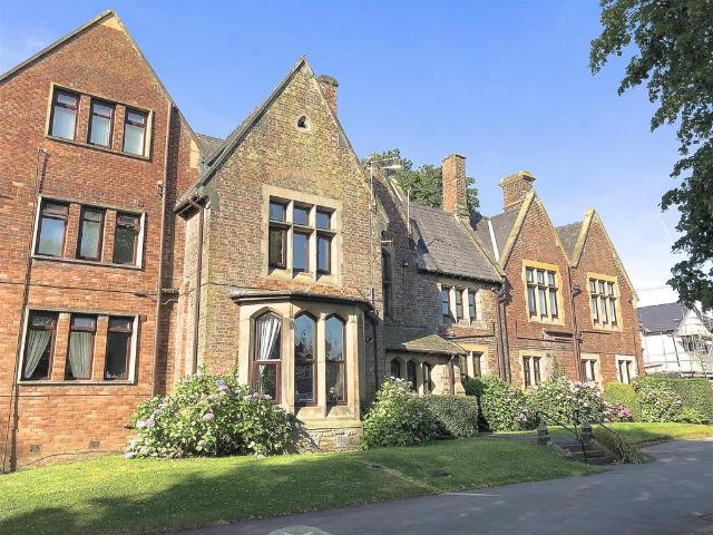 Flat for rent in Warrington