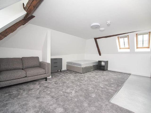 Studio for rent in Hyde Park, South Yorkshire