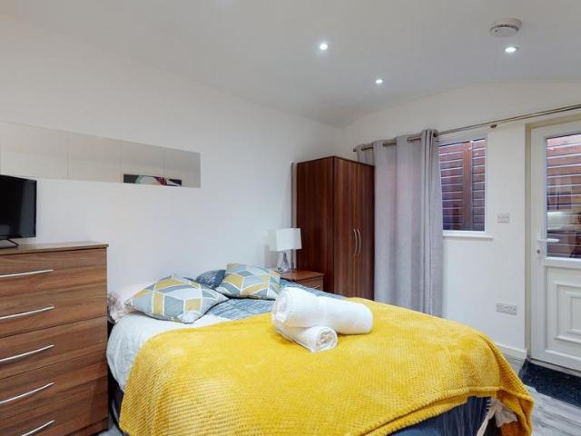 Flat for rent in Mapesbury, Greater London
