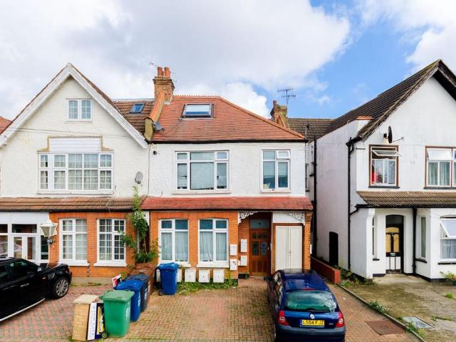 Flat for rent in Wealdstone, Greater London