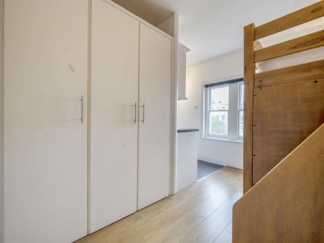 Studio for rent in Reading