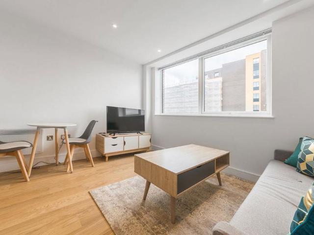 Studio for rent in Rush Green, Greater London