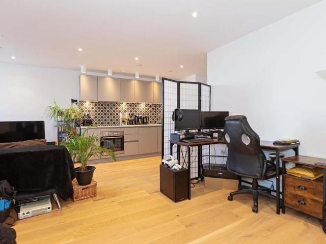 Studio for rent in Brunswick, Brighton & Hove