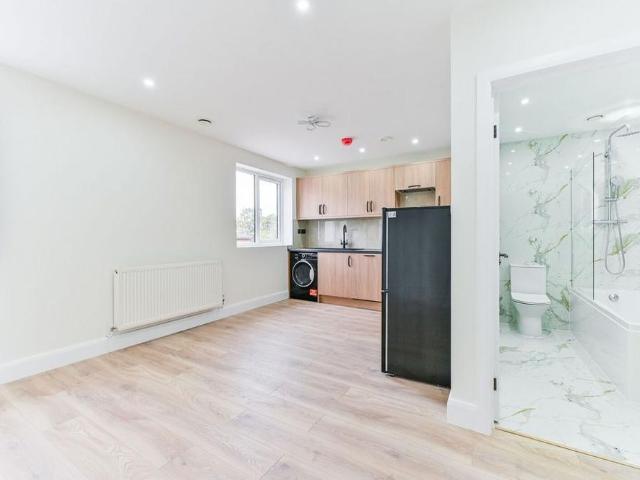 Studio for rent in The Wrythe, Greater London