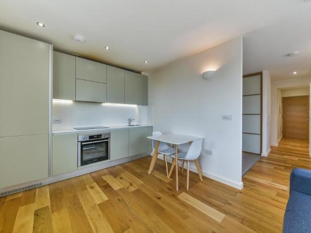 Flat for rent in Lower Halliford, Surrey
