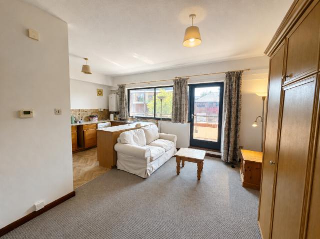 Studio for rent in Reading