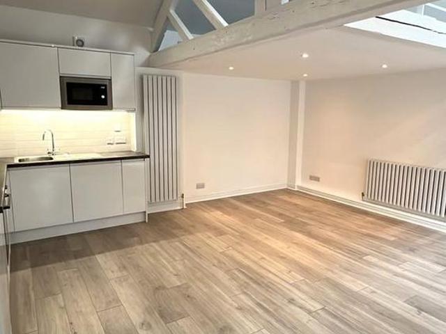 Studio for rent in Hookstone, Harrogate