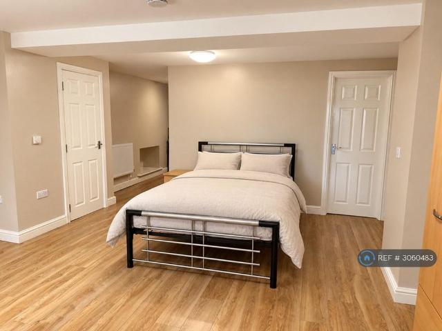 Studio for rent in Spike Island, Bristol
