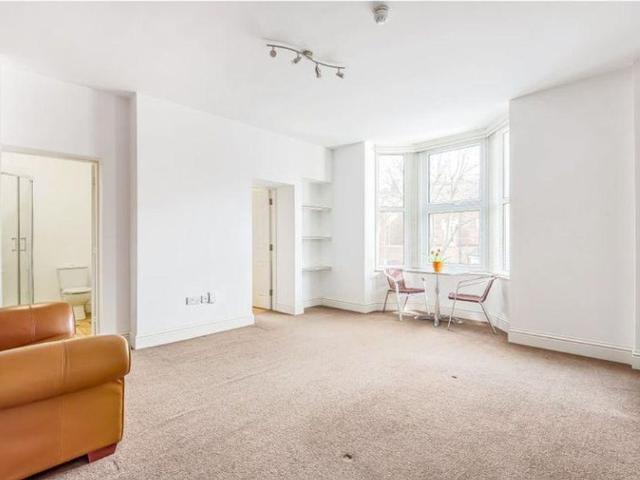 Studio for rent in West Midlands