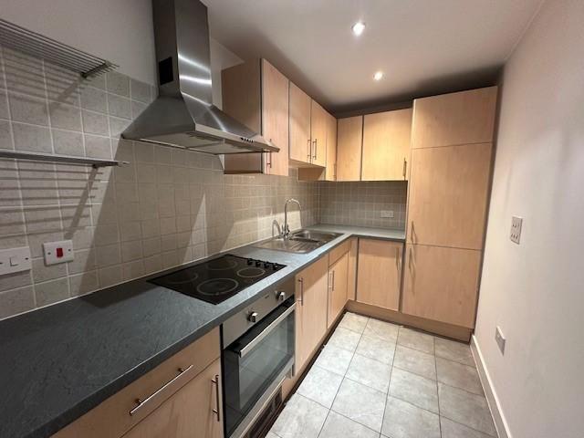 Studio for rent in Penylan, Falcon Lodge
