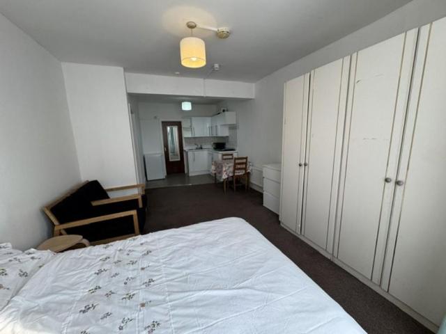 Studio for rent in London Borough of Hounslow, Osterley