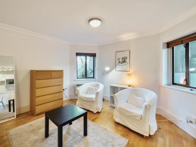 Studio for rent in North Kensington, Greater London