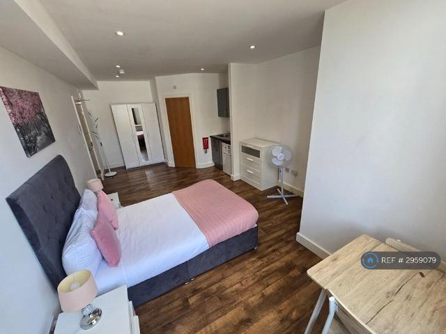 Flat for rent in Joiner's Square, Hanley